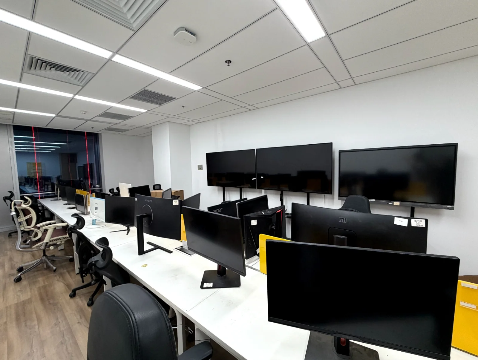 慧工智能开放办公区